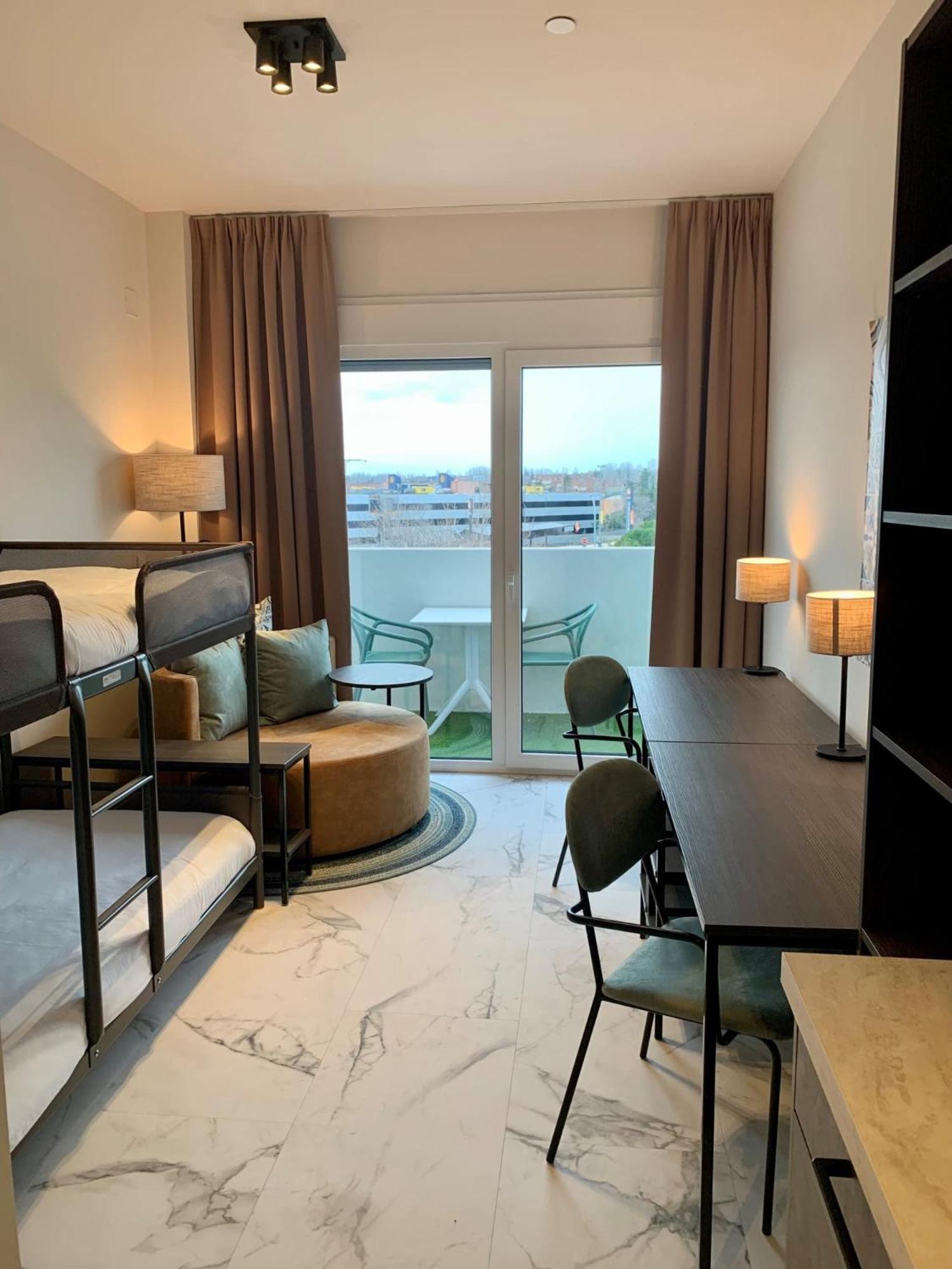 Pozuelo de Alarcón Student Experience Madrid Pozuelo - Luxury Hostel מראה חיצוני תמונה